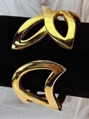 Vintage goldtone, wide band clamp hinged bracelet